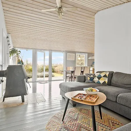 2 Bedroom Stunning In *